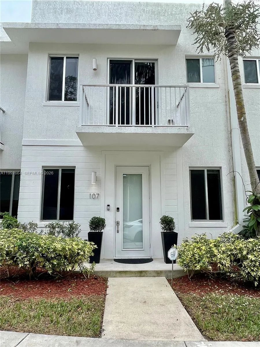 2621 Ne 212th Ter 211, Miami, Florida 33180, Miami, Florida 33180, 3 Bedrooms Bedrooms, ,2 BathroomsBathrooms,Residential Lease,For Rent,2621 Ne 212th Ter 211, Miami, Florida 33180,A11997664