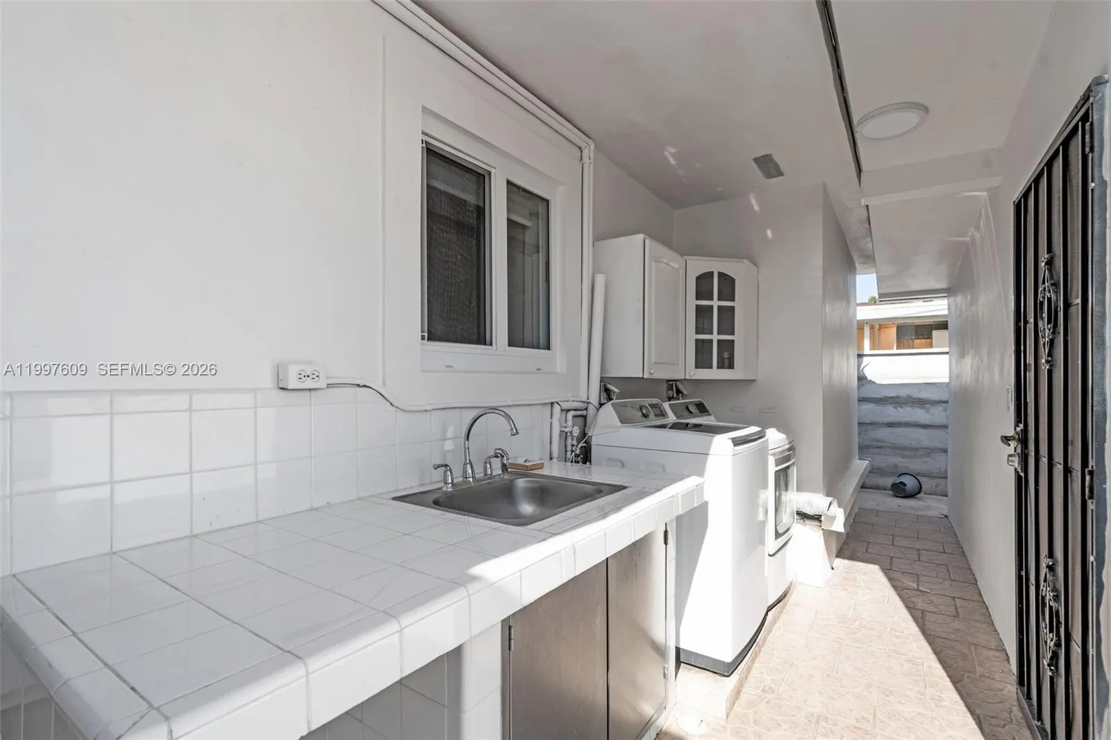 201 Sw 51st Ct 4, Miami, Florida 33134, Miami, Florida 33134, ,1 BathroomBathrooms,Residential Lease,For Rent,201 Sw 51st Ct 4, Miami, Florida 33134,A11997609