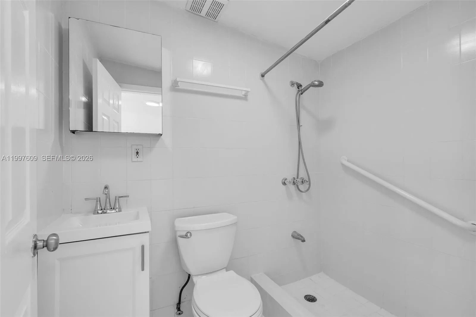 201 Sw 51st Ct 4, Miami, Florida 33134, Miami, Florida 33134, ,1 BathroomBathrooms,Residential Lease,For Rent,201 Sw 51st Ct 4, Miami, Florida 33134,A11997609