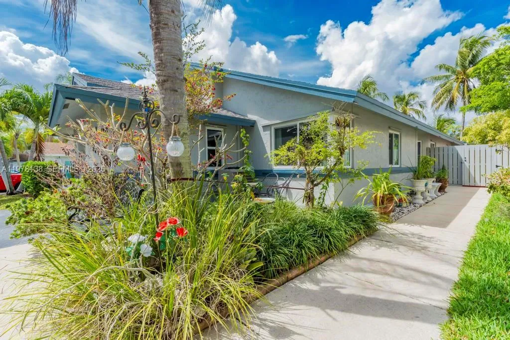 529 Lakeside Cir, Sunrise, Florida 33326, Sunrise, Florida 33326, 3 Bedrooms Bedrooms, ,2 BathroomsBathrooms,Residential,For Sale,529 Lakeside Cir, Sunrise, Florida 33326,A11978138