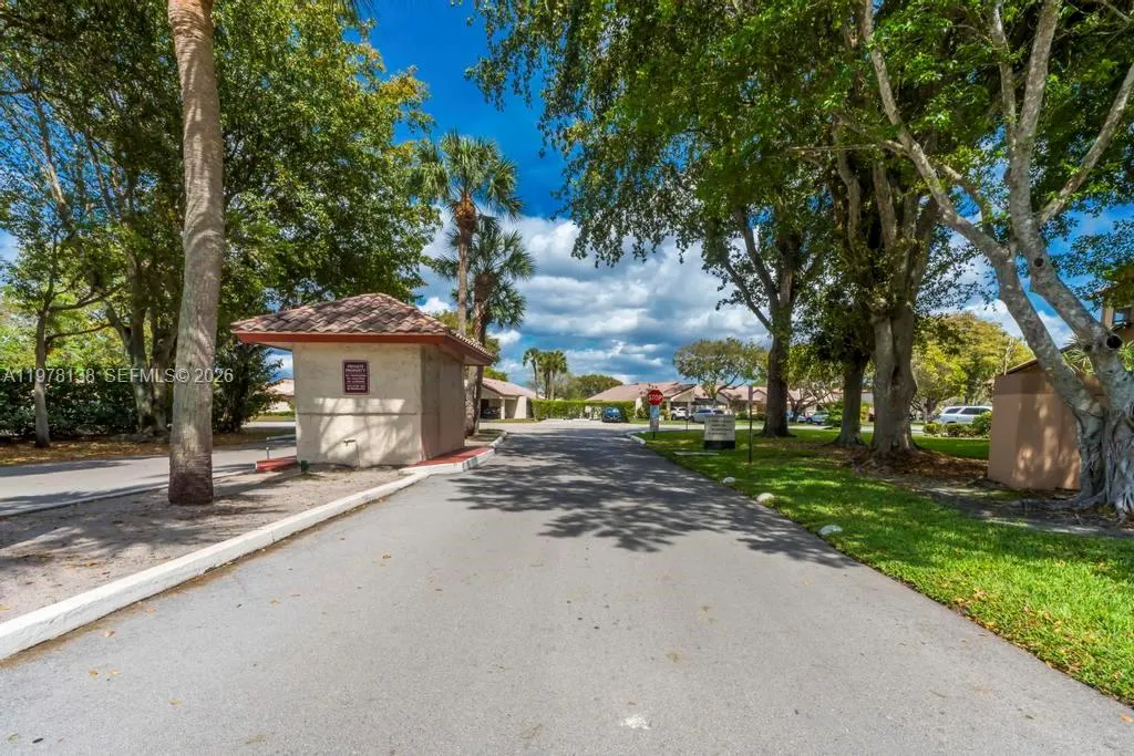 529 Lakeside Cir, Sunrise, Florida 33326, Sunrise, Florida 33326, 3 Bedrooms Bedrooms, ,2 BathroomsBathrooms,Residential,For Sale,529 Lakeside Cir, Sunrise, Florida 33326,A11978138