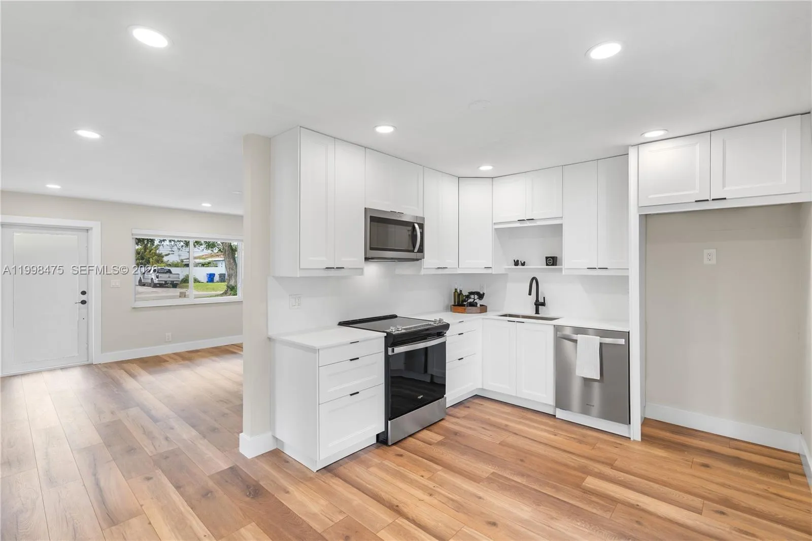 6881 Harding St, Hollywood, Florida 33024, Hollywood, Florida 33024, 3 Bedrooms Bedrooms, ,2 BathroomsBathrooms,Residential,For Sale,6881 Harding St, Hollywood, Florida 33024,A11998475