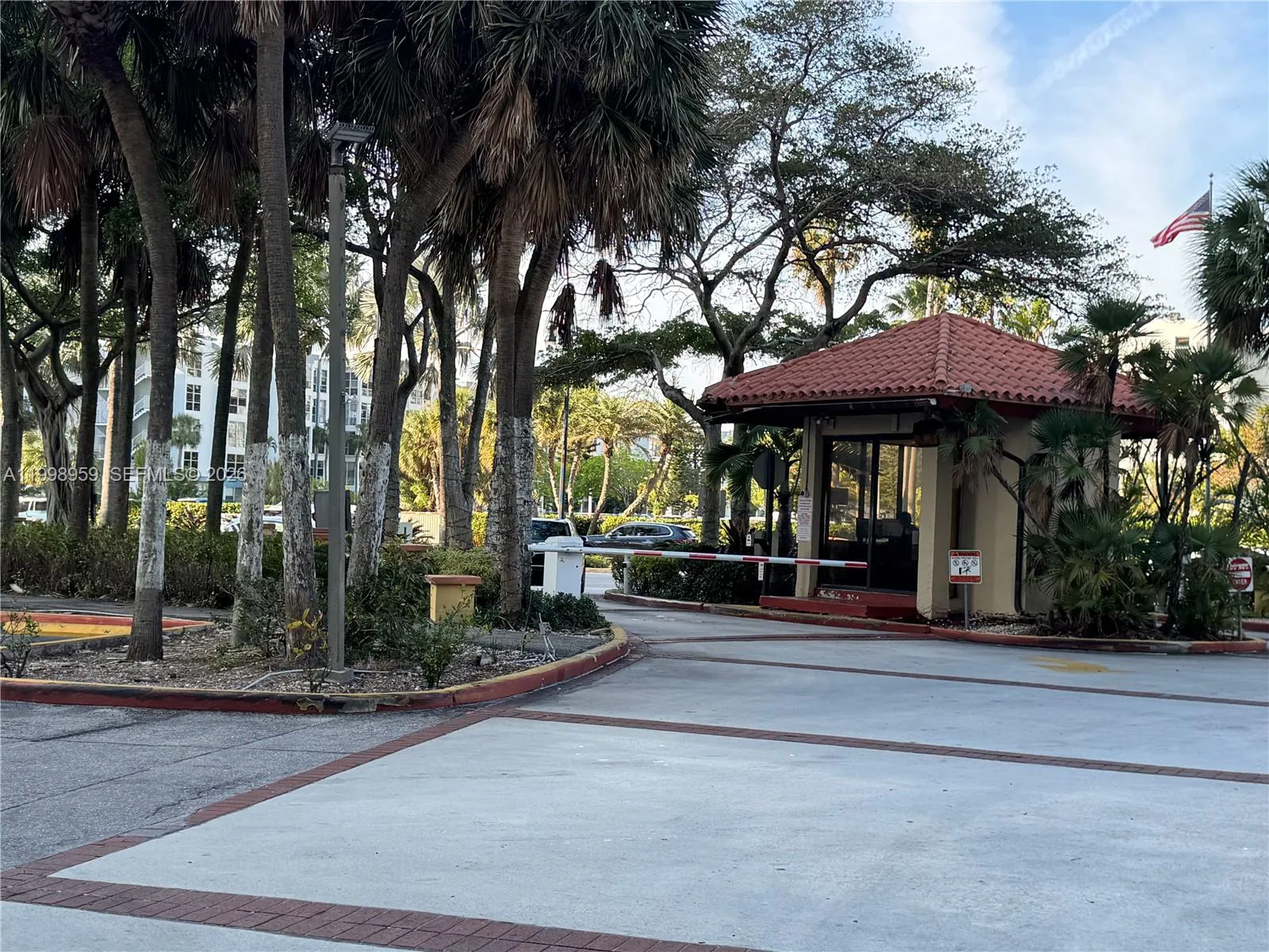 Entrance to Winston Towers 600