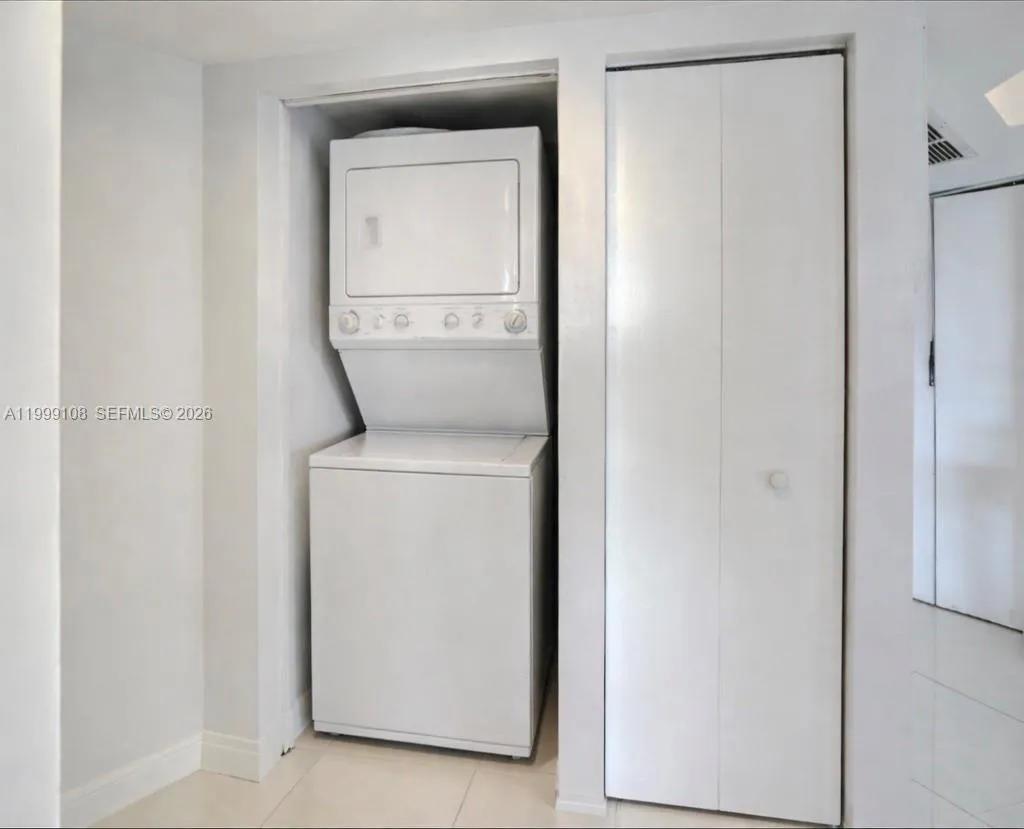 7330 Ocean Ter 8-c, Miami Beach, Florida 33141, Miami Beach, Florida 33141, 2 Bedrooms Bedrooms, ,2 BathroomsBathrooms,Residential Lease,For Rent,7330 Ocean Ter 8-c, Miami Beach, Florida 33141,A11999108