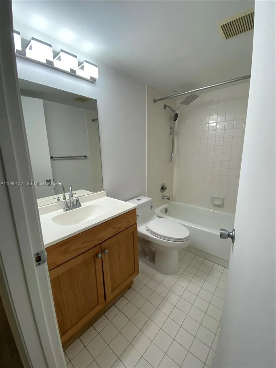13255 Sw 9th Ct 202g, Pembroke Pines, Florida 3302, Pembroke Pines, Florida 33027, 2 Bedrooms Bedrooms, ,2 BathroomsBathrooms,Residential Lease,For Rent,13255 Sw 9th Ct 202g, Pembroke Pines, Florida 3302,A11999132