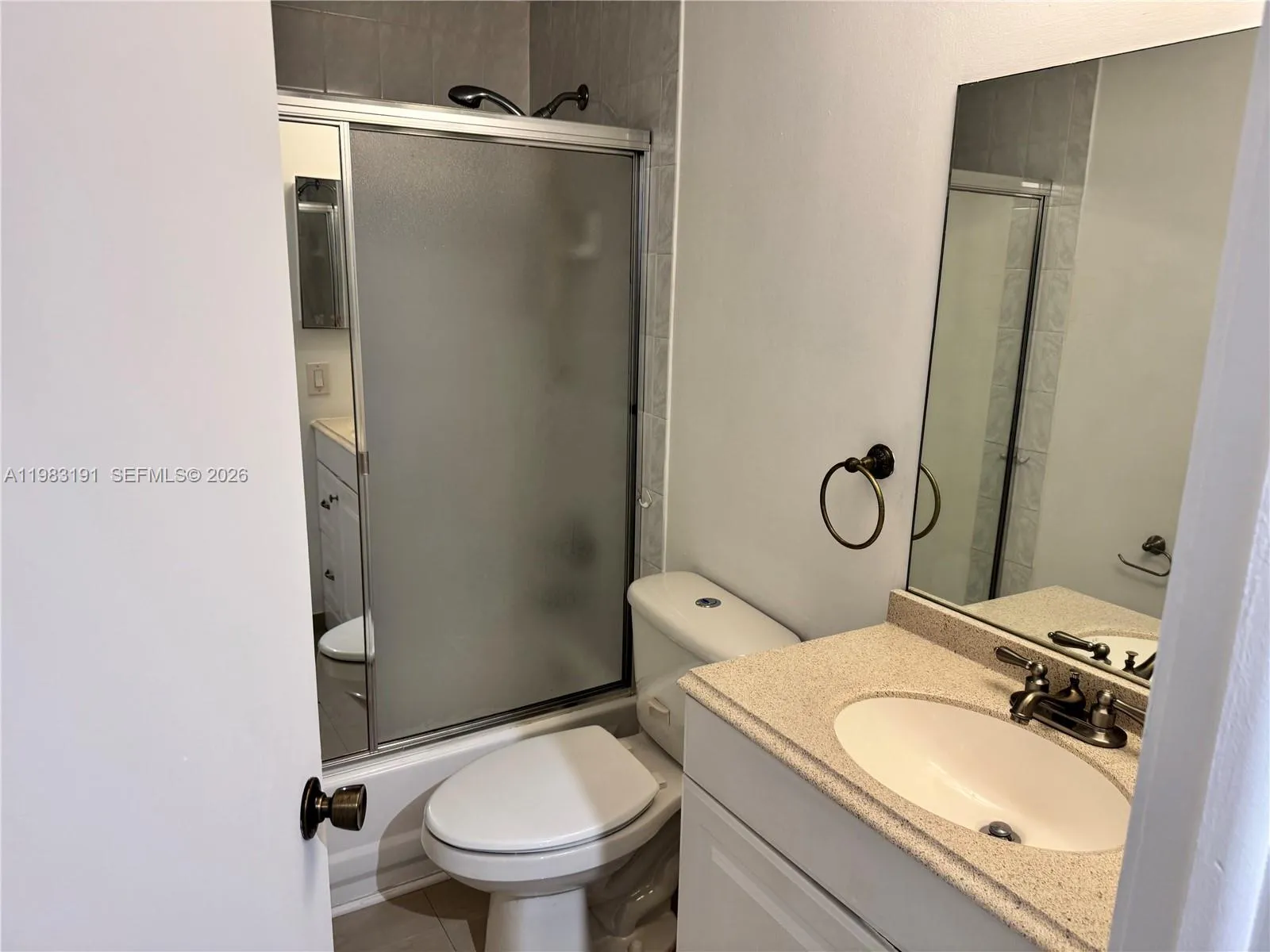 8025 Lake Dr 102, Doral, Florida 33166, Doral, Florida 33166, 2 Bedrooms Bedrooms, ,2 BathroomsBathrooms,Residential Lease,For Rent,8025 Lake Dr 102, Doral, Florida 33166,A11983191