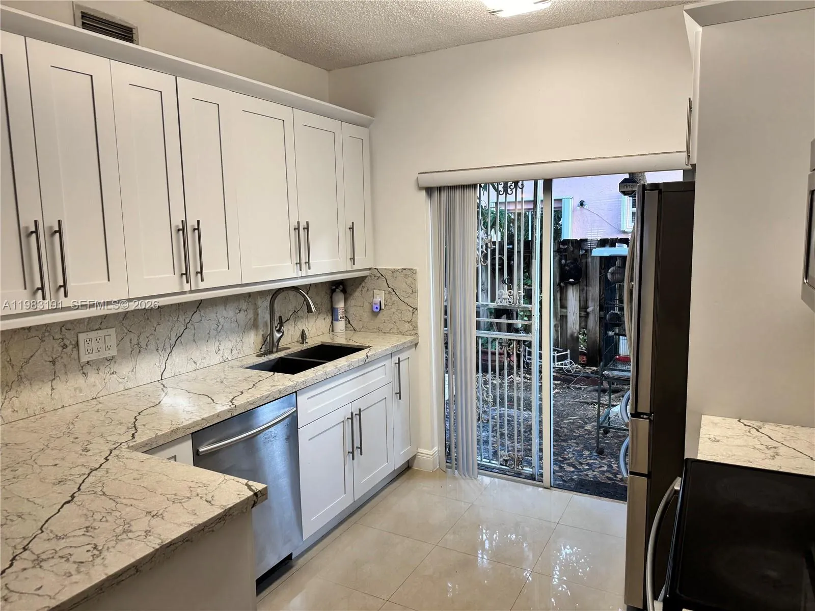 8025 Lake Dr 102, Doral, Florida 33166, Doral, Florida 33166, 2 Bedrooms Bedrooms, ,2 BathroomsBathrooms,Residential Lease,For Rent,8025 Lake Dr 102, Doral, Florida 33166,A11983191