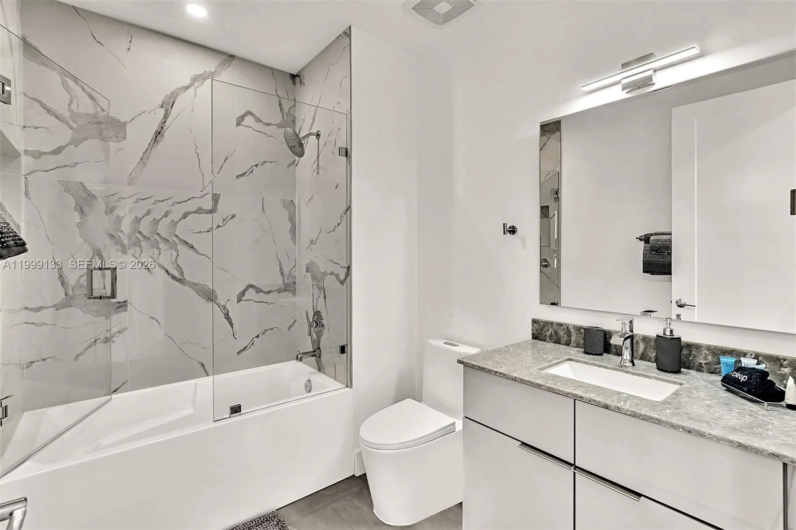 2100 Miami Rd 204, Fort Lauderdale, Florida 33316, Fort Lauderdale, Florida 33316, 3 Bedrooms Bedrooms, ,3 BathroomsBathrooms,Residential Lease,For Rent,2100 Miami Rd 204, Fort Lauderdale, Florida 33316,A11999133