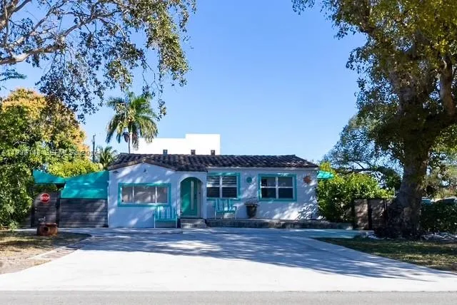 Hollywood, Florida 33020, 2 Bedrooms Bedrooms, ,1 BathroomBathrooms,Residential,For Sale,A11999148