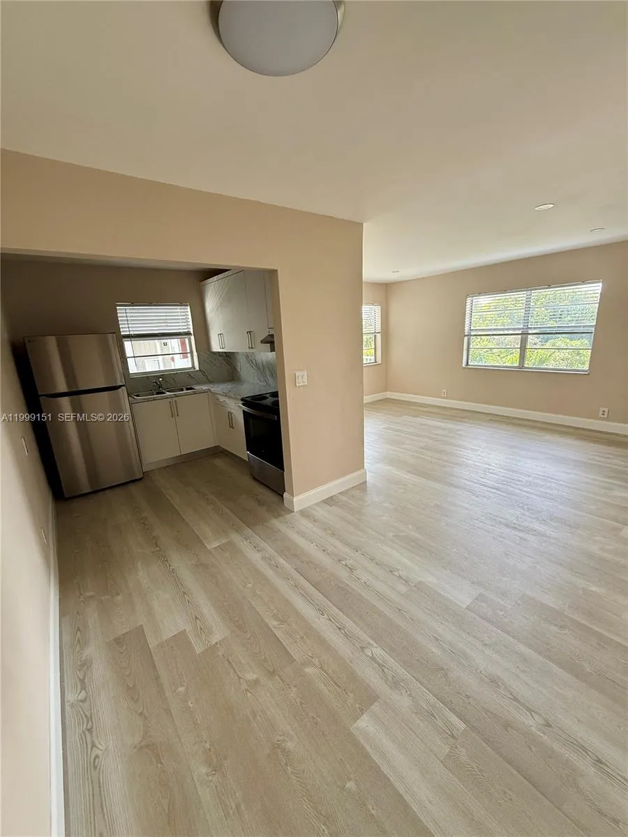 1607 Arthur St 304, Hollywood, Florida 33020, Hollywood, Florida 33020, 1 Bedroom Bedrooms, ,1 BathroomBathrooms,Residential Lease,For Rent,1607 Arthur St 304, Hollywood, Florida 33020,A11999151