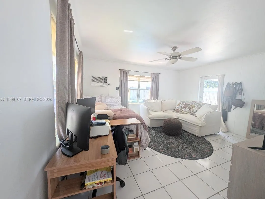 1004 N 16th Ave 1, Hollywood, Florida 33020, Hollywood, Florida 33020, ,1 BathroomBathrooms,Residential Lease,For Rent,1004 N 16th Ave 1, Hollywood, Florida 33020,A11999167