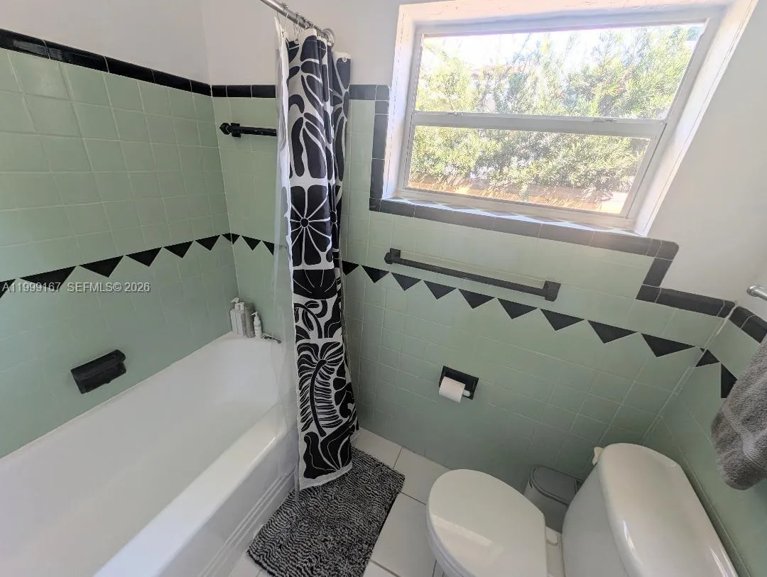 1004 N 16th Ave 1, Hollywood, Florida 33020, Hollywood, Florida 33020, ,1 BathroomBathrooms,Residential Lease,For Rent,1004 N 16th Ave 1, Hollywood, Florida 33020,A11999167