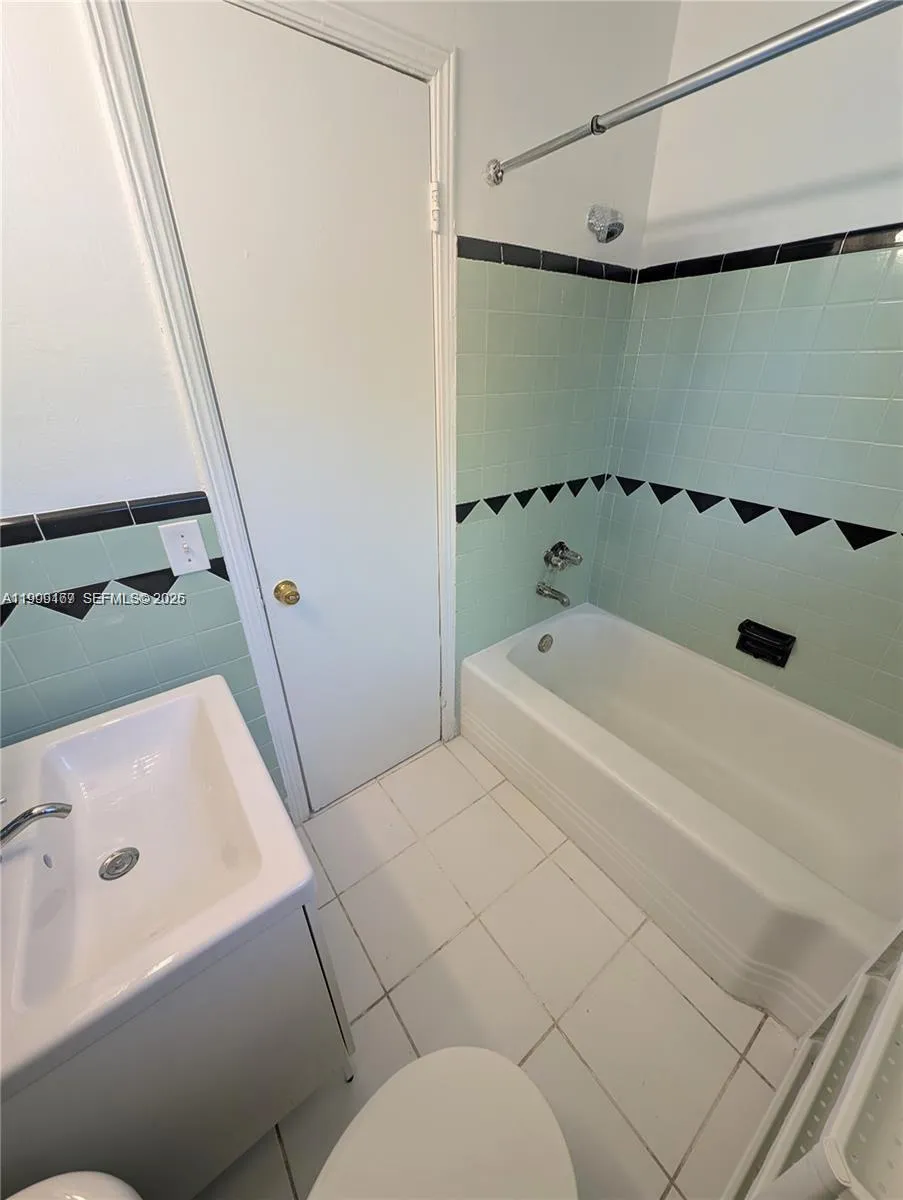 1004 N 16th Ave 1, Hollywood, Florida 33020, Hollywood, Florida 33020, ,1 BathroomBathrooms,Residential Lease,For Rent,1004 N 16th Ave 1, Hollywood, Florida 33020,A11999167