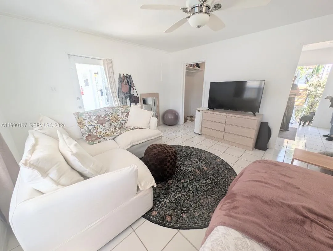 1004 N 16th Ave 1, Hollywood, Florida 33020, Hollywood, Florida 33020, ,1 BathroomBathrooms,Residential Lease,For Rent,1004 N 16th Ave 1, Hollywood, Florida 33020,A11999167