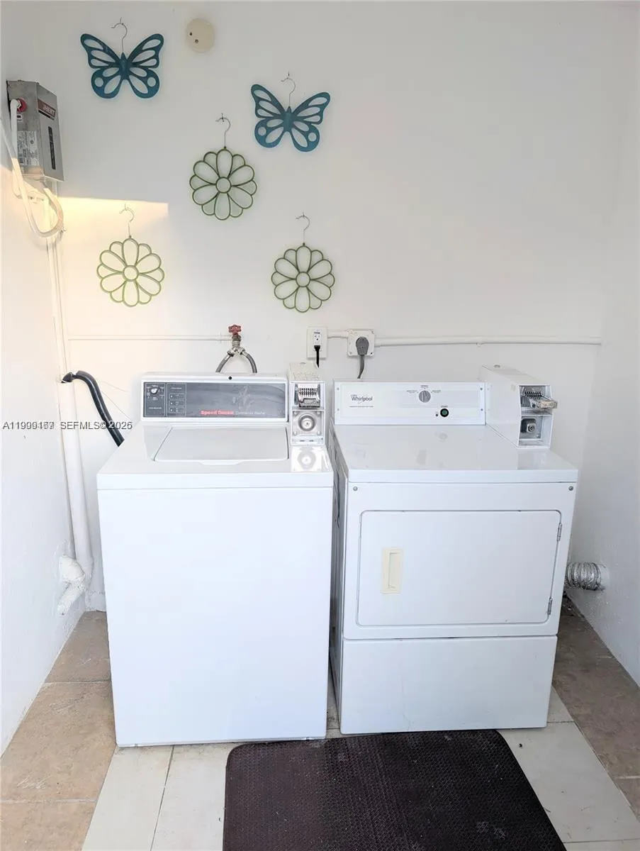 1004 N 16th Ave 1, Hollywood, Florida 33020, Hollywood, Florida 33020, ,1 BathroomBathrooms,Residential Lease,For Rent,1004 N 16th Ave 1, Hollywood, Florida 33020,A11999167