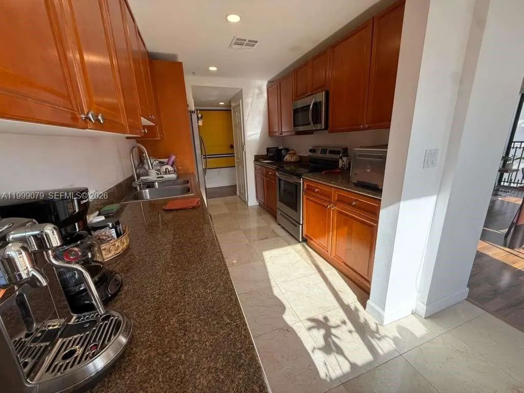 711 Biltmore Way 603, Coral Gables, Florida 33134, Coral Gables, Florida 33134, 2 Bedrooms Bedrooms, ,2 BathroomsBathrooms,Residential Lease,For Rent,711 Biltmore Way 603, Coral Gables, Florida 33134,A11999079