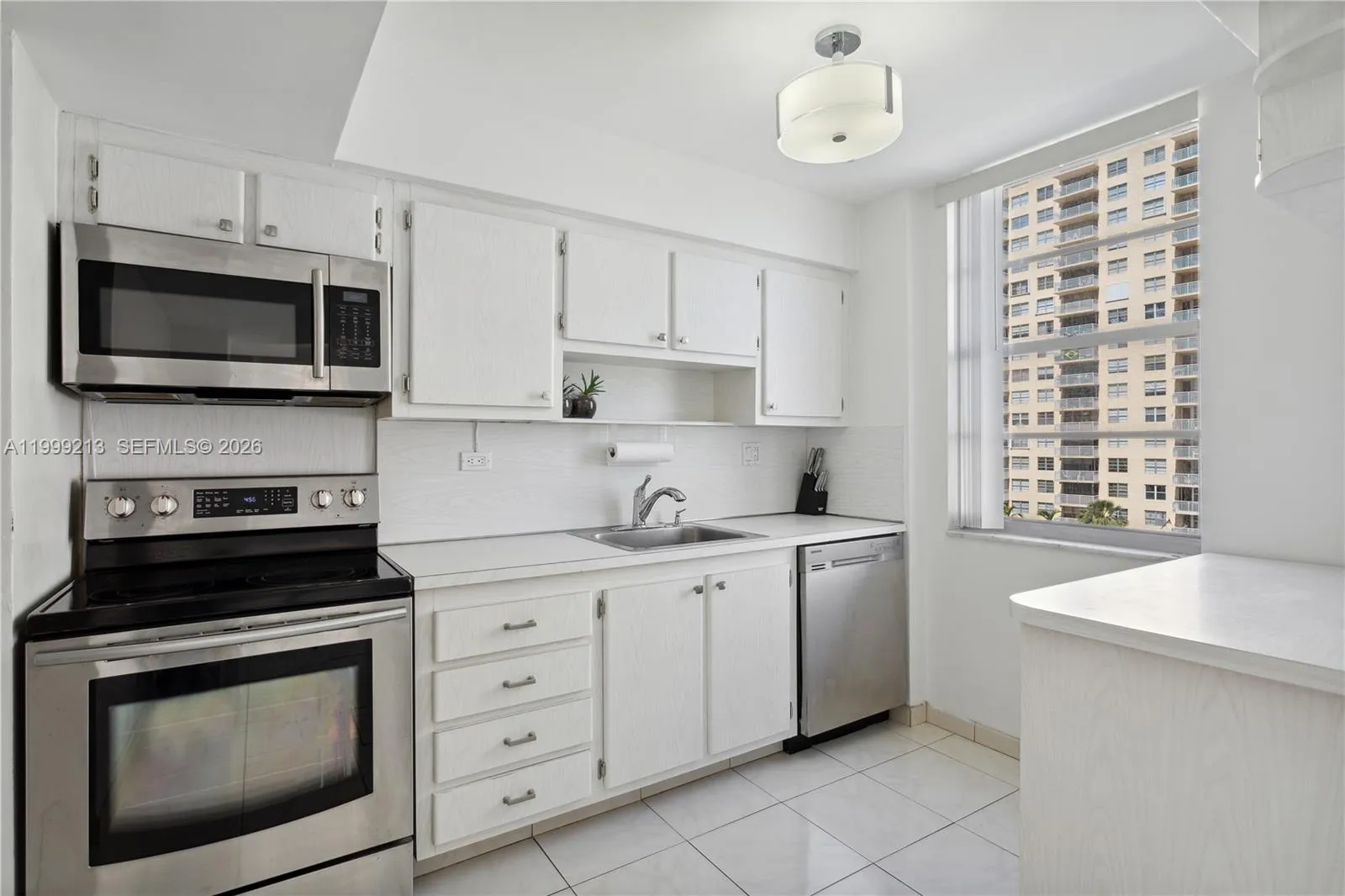 250 174th St 605, Sunny Isles Beach, Florida 33160, Sunny Isles Beach, Florida 33160, 2 Bedrooms Bedrooms, ,2 BathroomsBathrooms,Residential Lease,For Rent,250 174th St 605, Sunny Isles Beach, Florida 33160,A11999213