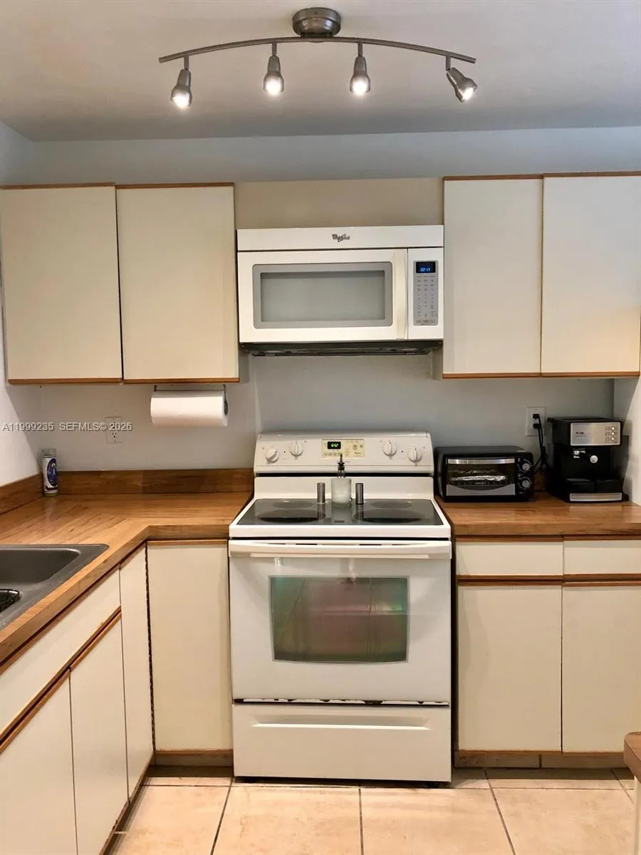 6660 Sw 130th Ave 1705, Miami, Florida 33183, Miami, Florida 33183, 2 Bedrooms Bedrooms, ,1 BathroomBathrooms,Residential Lease,For Rent,6660 Sw 130th Ave 1705, Miami, Florida 33183,A11999235