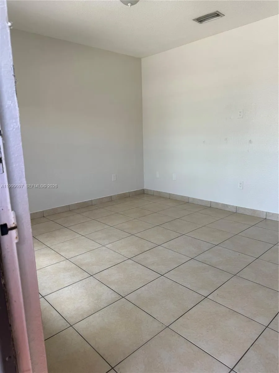 128 W 21st St 202, Hialeah, Florida 33010, Hialeah, Florida 33010, 2 Bedrooms Bedrooms, ,1 BathroomBathrooms,Residential Lease,For Rent,128 W 21st St 202, Hialeah, Florida 33010,A11999097