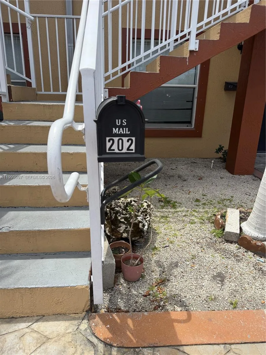 128 W 21st St 202, Hialeah, Florida 33010, Hialeah, Florida 33010, 2 Bedrooms Bedrooms, ,1 BathroomBathrooms,Residential Lease,For Rent,128 W 21st St 202, Hialeah, Florida 33010,A11999097