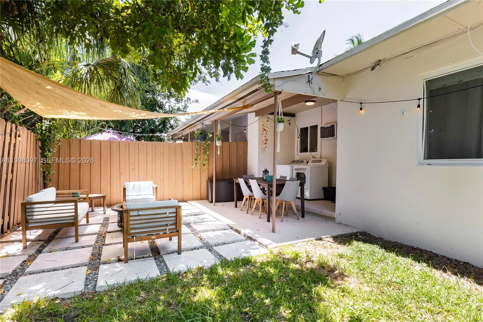 20 Se 13th Ter 1-2, Dania Beach, Florida 33004, Dania Beach, Florida 33004, 2 Bedrooms Bedrooms, ,2 BathroomsBathrooms,Residential Lease,For Rent,20 Se 13th Ter 1-2, Dania Beach, Florida 33004,A11998097