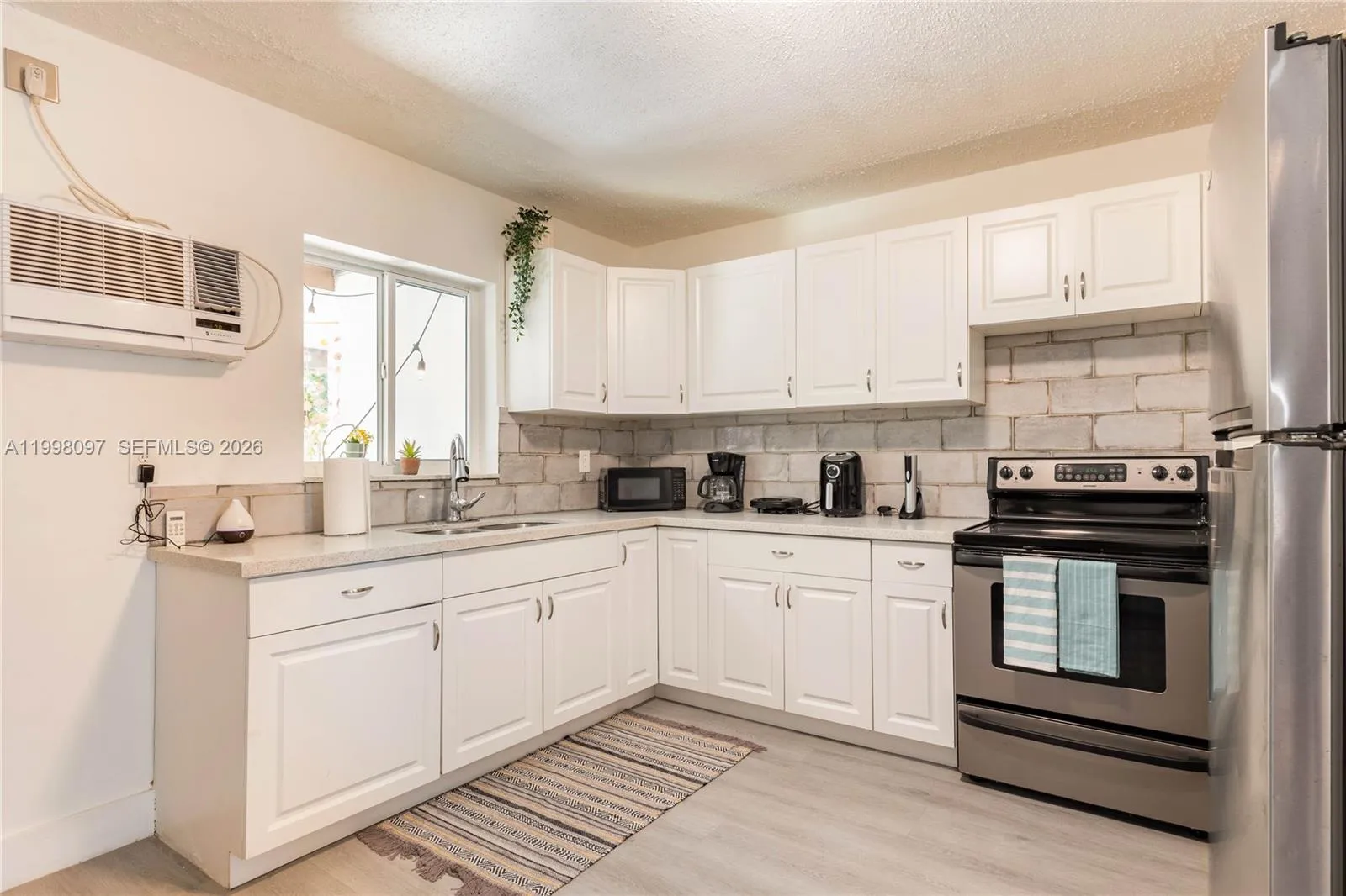 20 Se 13th Ter 1-2, Dania Beach, Florida 33004, Dania Beach, Florida 33004, 2 Bedrooms Bedrooms, ,2 BathroomsBathrooms,Residential Lease,For Rent,20 Se 13th Ter 1-2, Dania Beach, Florida 33004,A11998097