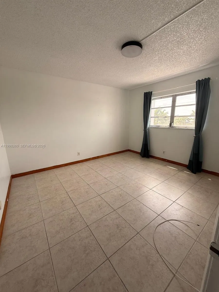 Hallandale Beach, Florida 33009, 2 Bedrooms Bedrooms, ,2 BathroomsBathrooms,Residential Lease,For Rent,A11999260