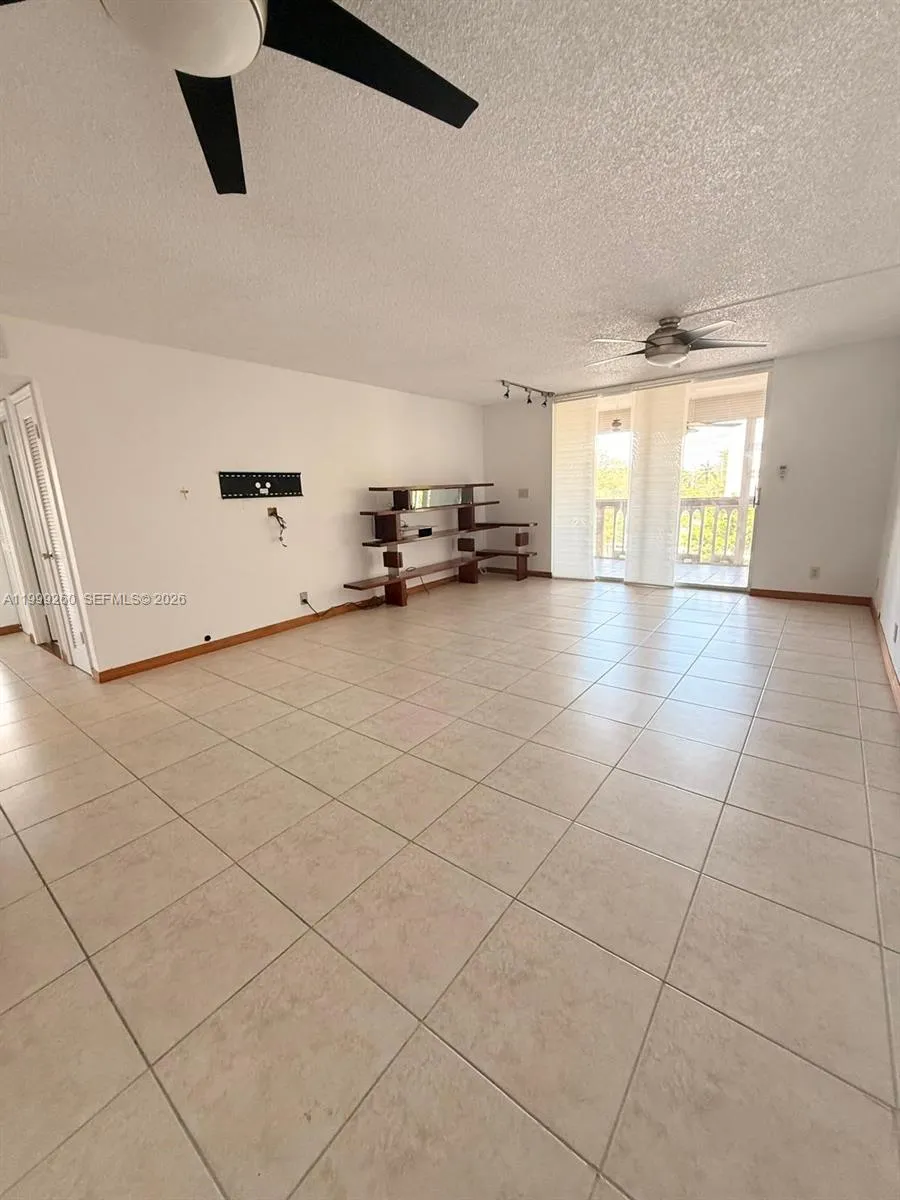 Hallandale Beach, Florida 33009, 2 Bedrooms Bedrooms, ,2 BathroomsBathrooms,Residential Lease,For Rent,A11999260