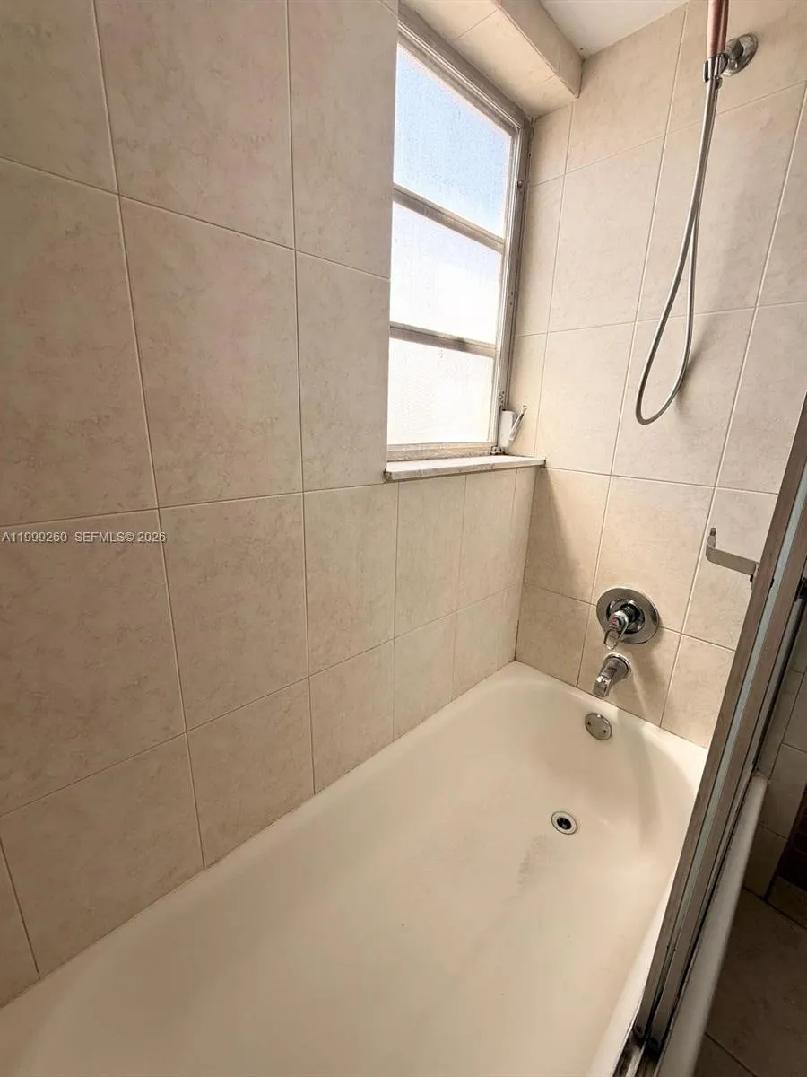 Hallandale Beach, Florida 33009, 2 Bedrooms Bedrooms, ,2 BathroomsBathrooms,Residential Lease,For Rent,A11999260