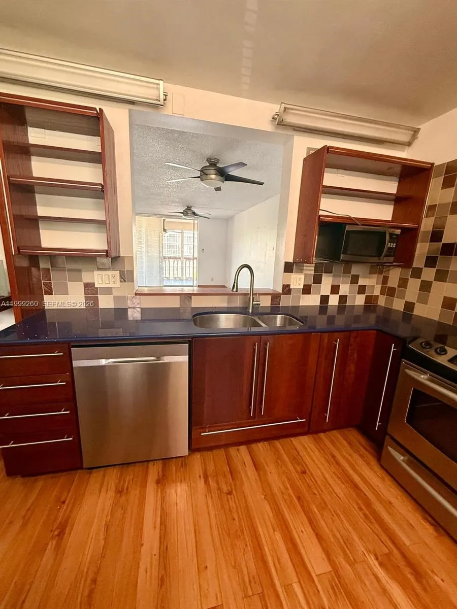 Hallandale Beach, Florida 33009, 2 Bedrooms Bedrooms, ,2 BathroomsBathrooms,Residential Lease,For Rent,A11999260