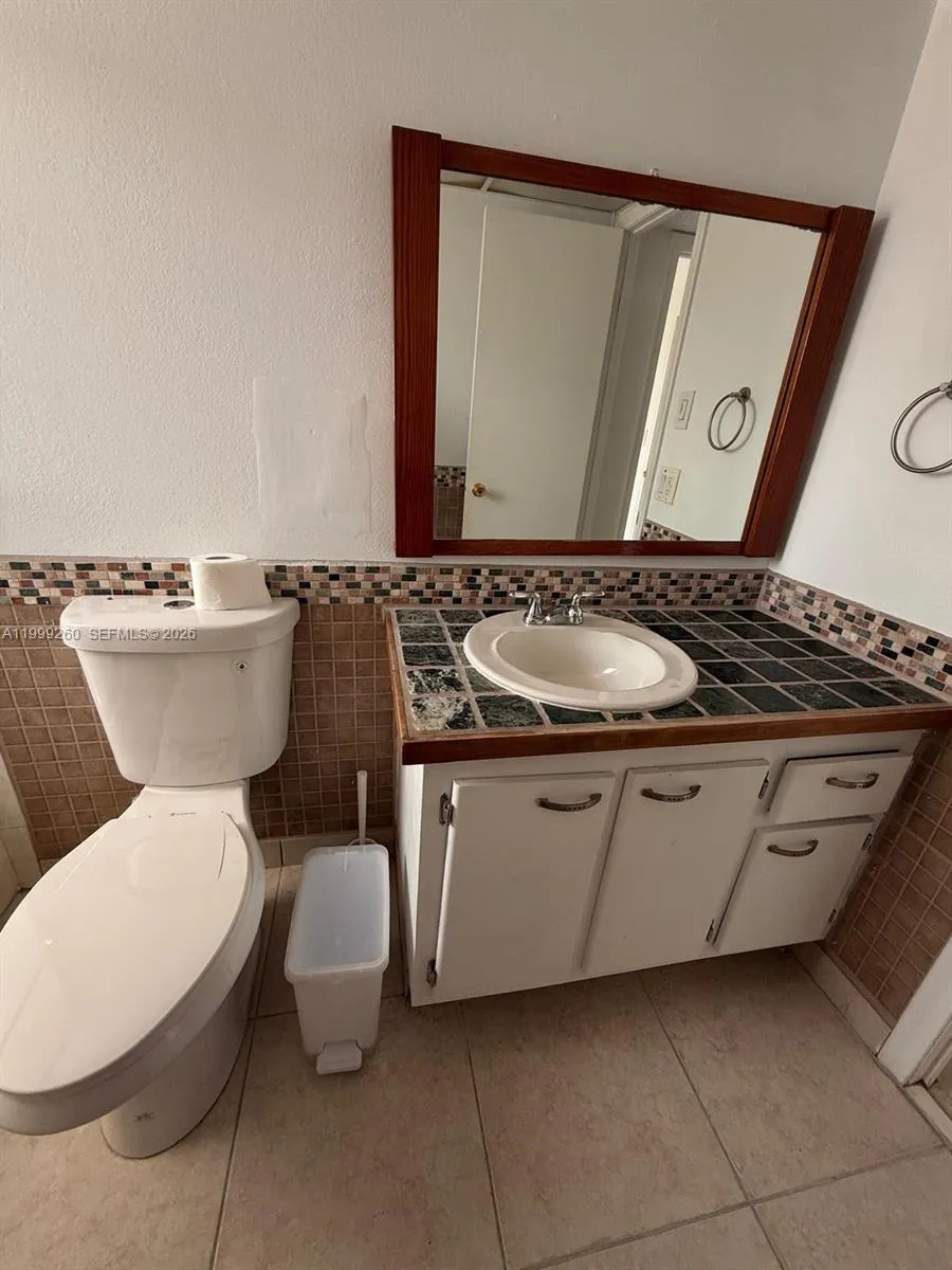 Hallandale Beach, Florida 33009, 2 Bedrooms Bedrooms, ,2 BathroomsBathrooms,Residential Lease,For Rent,A11999260