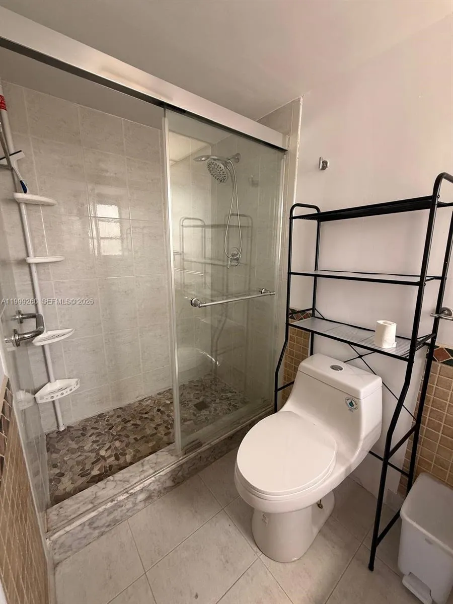 Hallandale Beach, Florida 33009, 2 Bedrooms Bedrooms, ,2 BathroomsBathrooms,Residential Lease,For Rent,A11999260