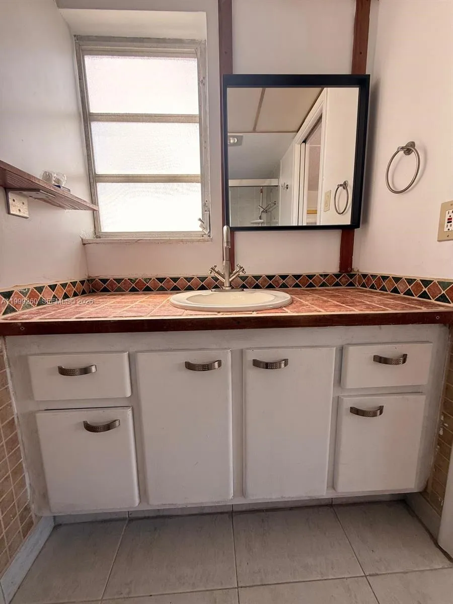 Hallandale Beach, Florida 33009, 2 Bedrooms Bedrooms, ,2 BathroomsBathrooms,Residential Lease,For Rent,A11999260