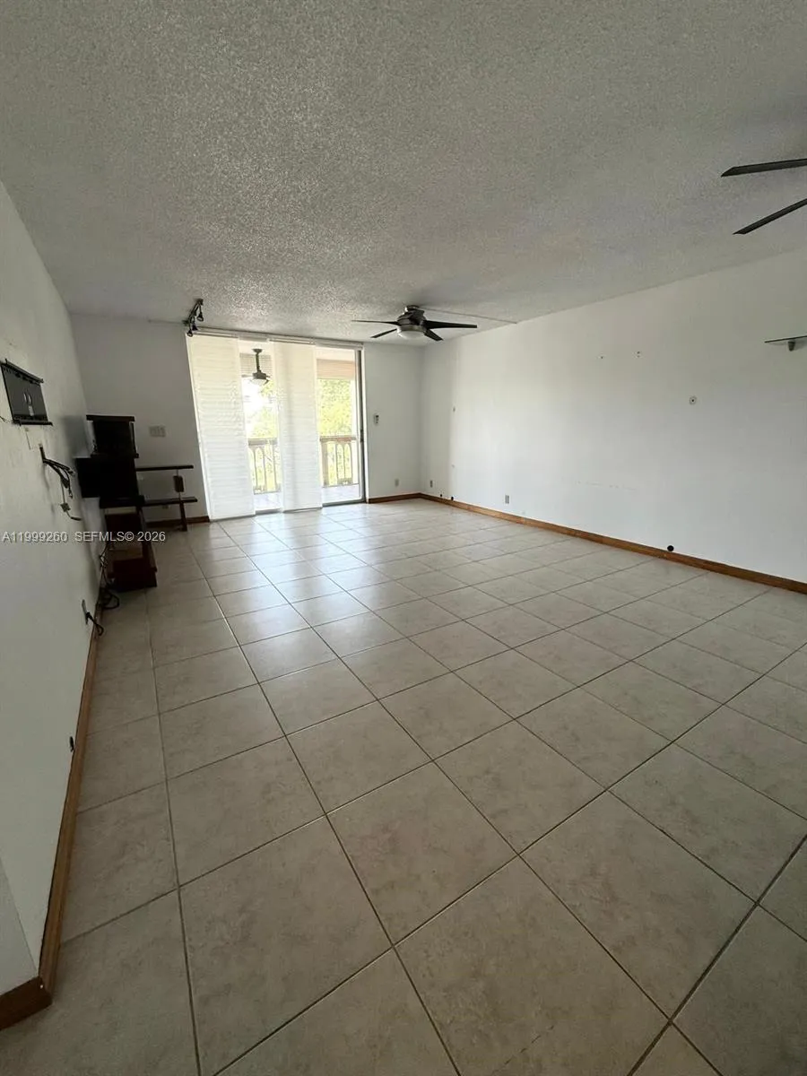 Hallandale Beach, Florida 33009, 2 Bedrooms Bedrooms, ,2 BathroomsBathrooms,Residential Lease,For Rent,A11999260