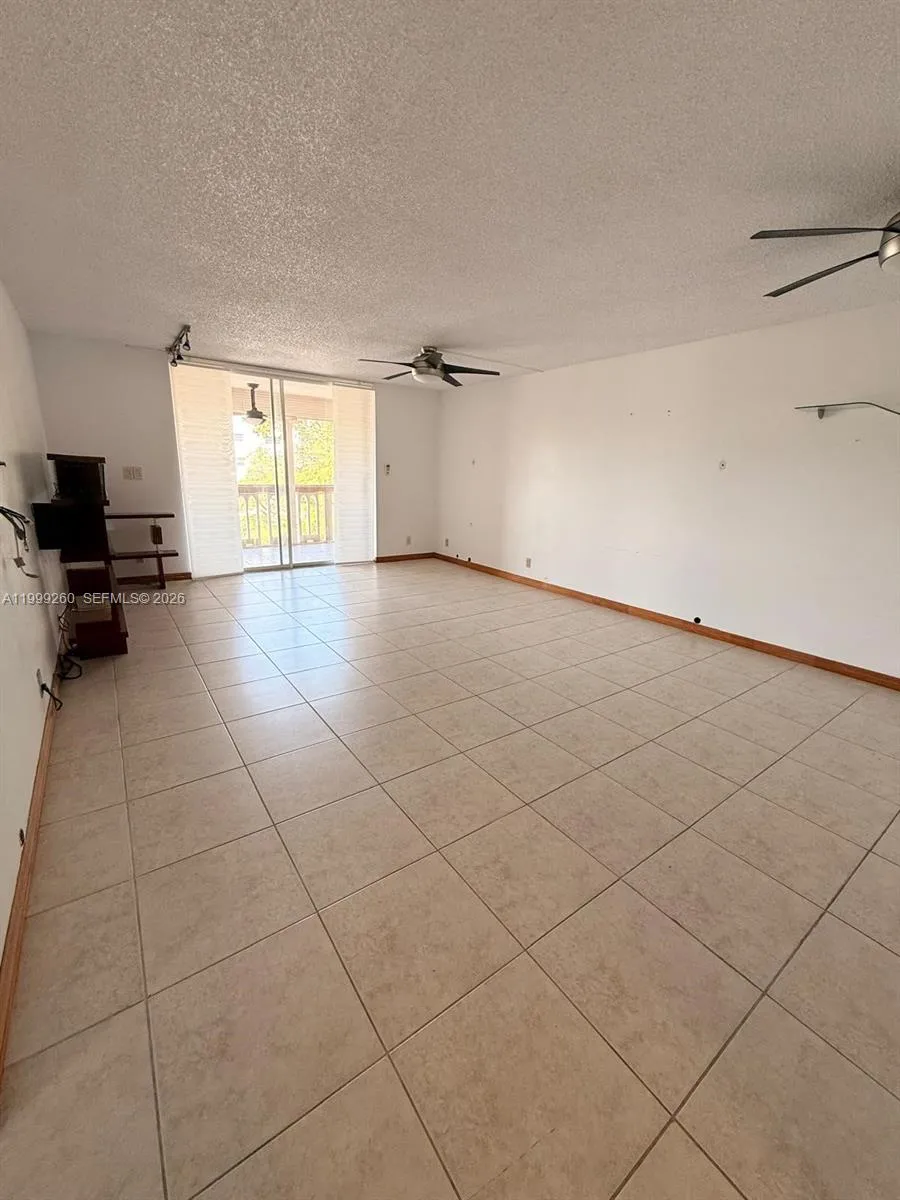 Hallandale Beach, Florida 33009, 2 Bedrooms Bedrooms, ,2 BathroomsBathrooms,Residential Lease,For Rent,A11999260