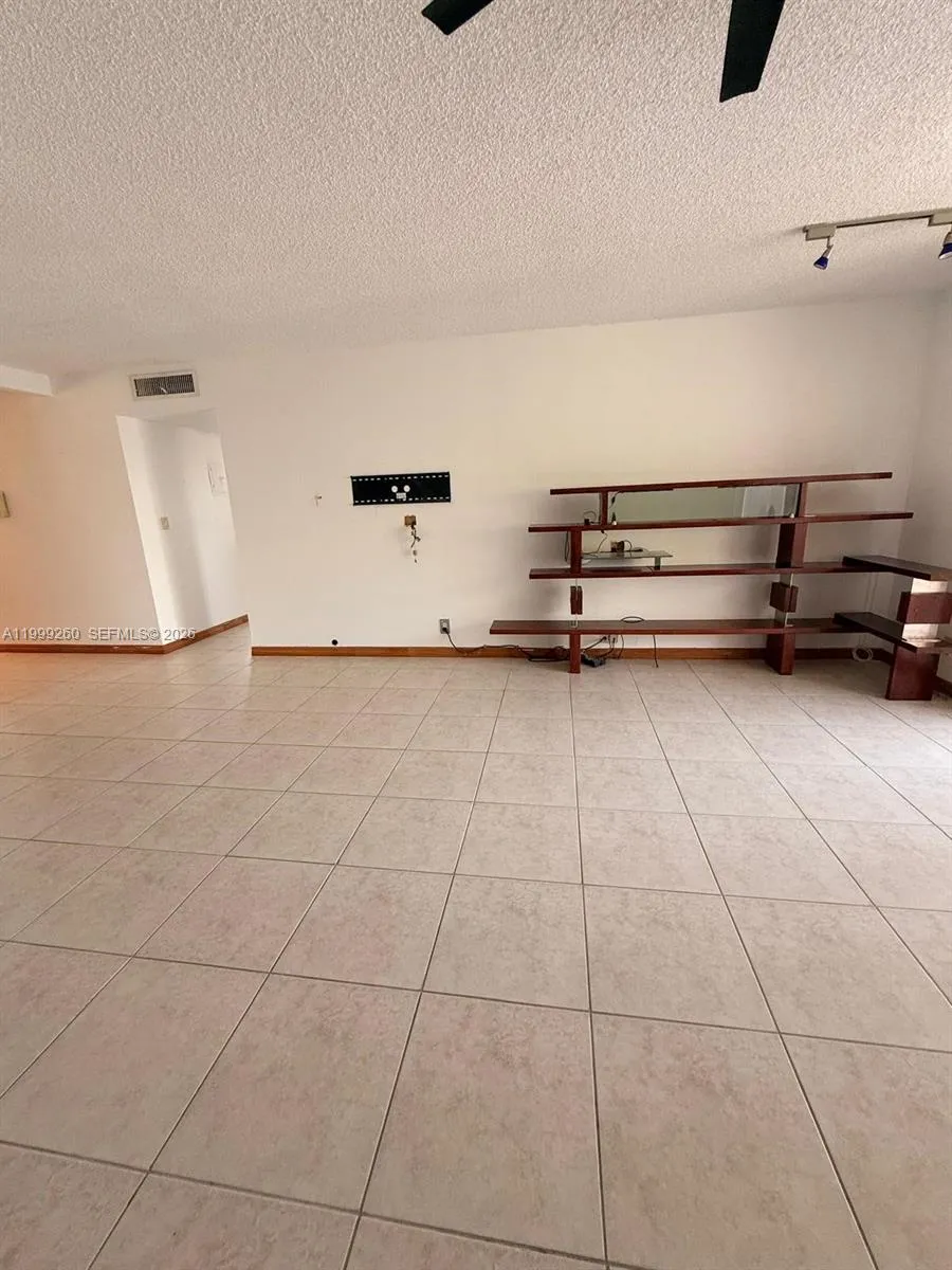 Hallandale Beach, Florida 33009, 2 Bedrooms Bedrooms, ,2 BathroomsBathrooms,Residential Lease,For Rent,A11999260