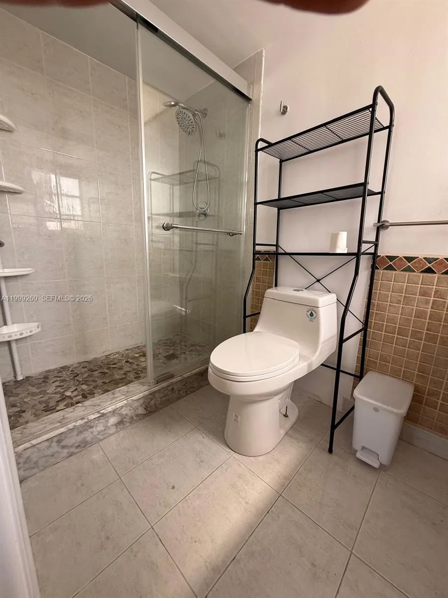 Hallandale Beach, Florida 33009, 2 Bedrooms Bedrooms, ,2 BathroomsBathrooms,Residential Lease,For Rent,A11999260