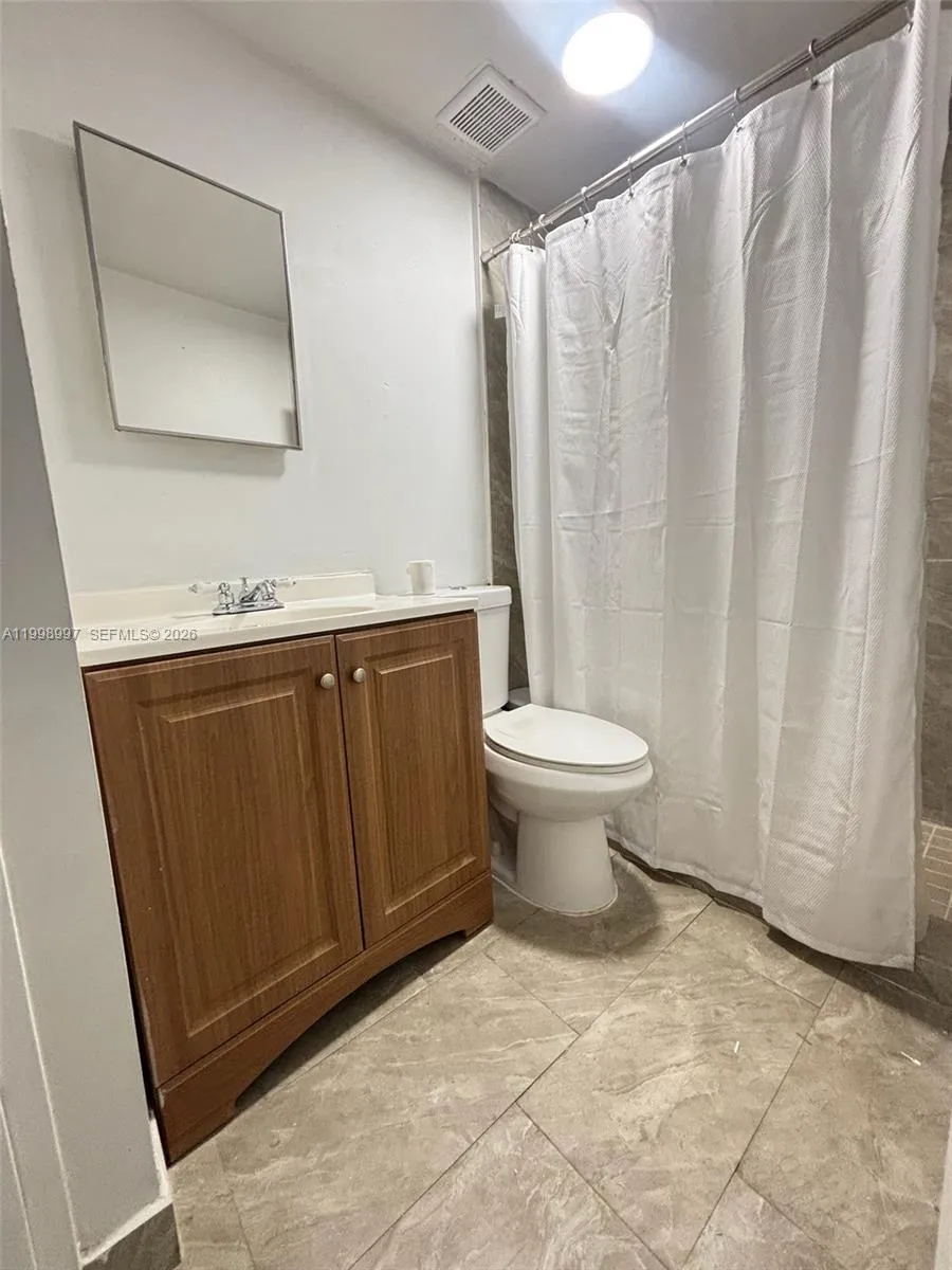719 Glenn Pkwy 1, Hollywood, Florida 33021, Hollywood, Florida 33021, 2 Bedrooms Bedrooms, ,1 BathroomBathrooms,Residential Lease,For Rent,719 Glenn Pkwy 1, Hollywood, Florida 33021,A11998997