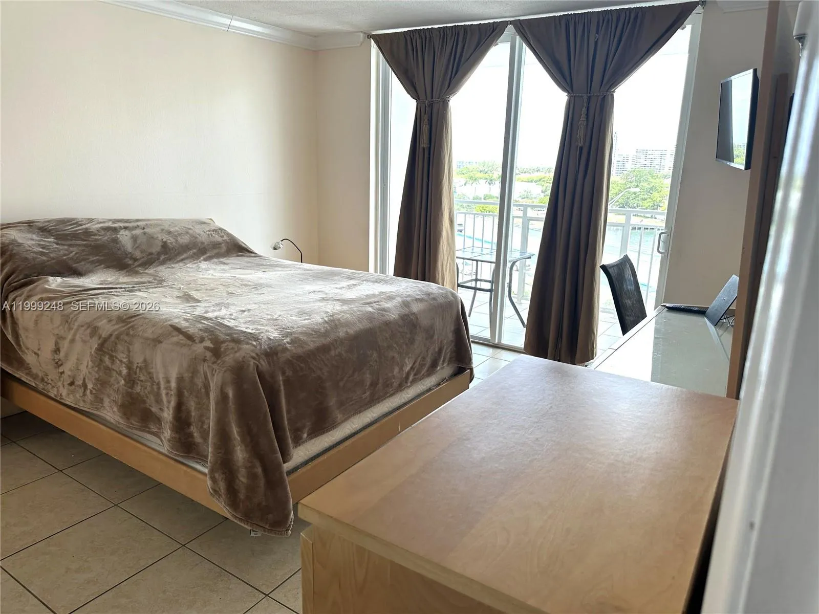 Hallandale Beach, Florida 33009, 1 Bedroom Bedrooms, ,1 BathroomBathrooms,Residential,For Sale,A11999248
