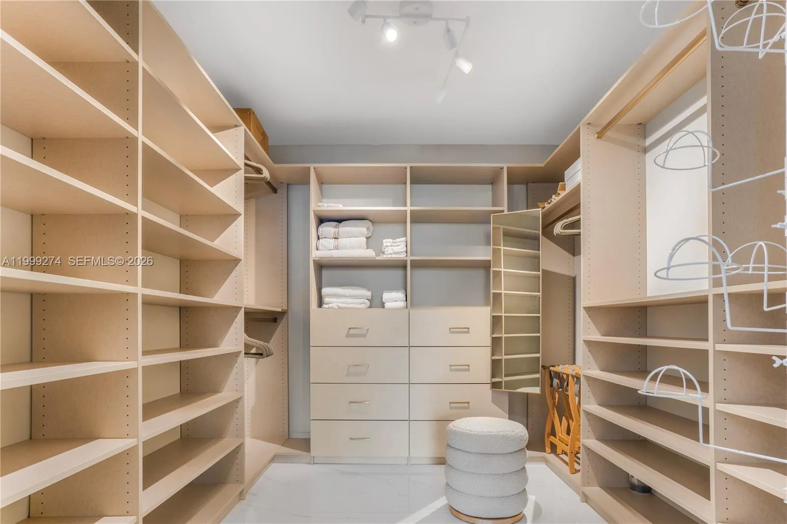 700 Ne 24 901, Miami, Florida 33137, Miami, Florida 33137, 4 Bedrooms Bedrooms, ,5 BathroomsBathrooms,Residential Lease,For Rent,700 Ne 24 901, Miami, Florida 33137,A11999274