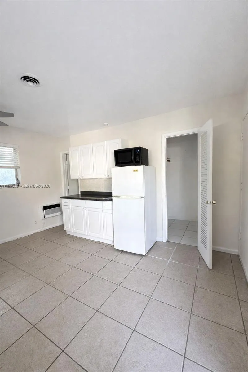 2051 Ne 25th Ave 3, Pompano Beach, Florida 33062, Pompano Beach, Florida 33062, ,1 BathroomBathrooms,Residential Lease,For Rent,2051 Ne 25th Ave 3, Pompano Beach, Florida 33062,A11995491 2051 Ne 25th Ave 3, Pompano Beach, Florida 33062, Pompano Beach, Florida 33062, ,1 BathroomBathrooms,Residential Lease,For Rent,2051 Ne 25th Ave 3, Pompano Beach, Florida 33062,A11995491