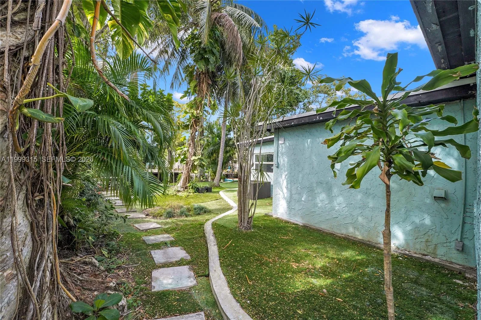 1137 Sw 8th Ave, Fort Lauderdale, Florida 33315, Fort Lauderdale, Florida 33315, 2 Bedrooms Bedrooms, ,2 BathroomsBathrooms,Residential Lease,For Rent,1137 Sw 8th Ave, Fort Lauderdale, Florida 33315,A11999315