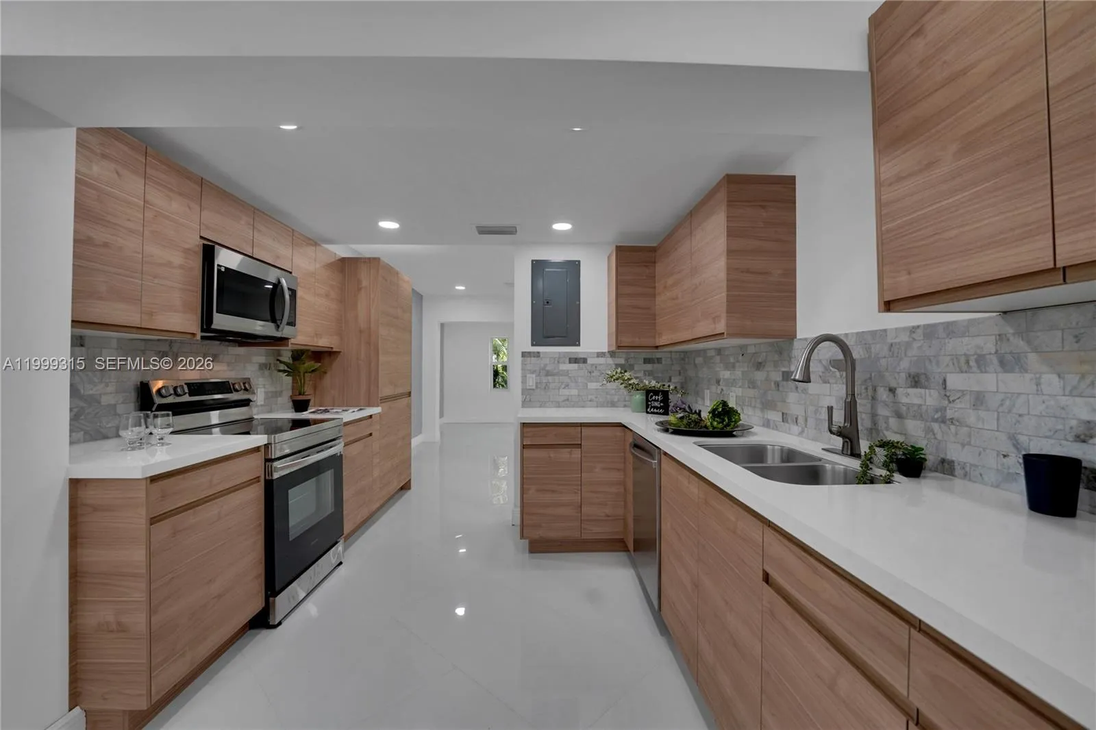 1137 Sw 8th Ave, Fort Lauderdale, Florida 33315, Fort Lauderdale, Florida 33315, 2 Bedrooms Bedrooms, ,2 BathroomsBathrooms,Residential Lease,For Rent,1137 Sw 8th Ave, Fort Lauderdale, Florida 33315,A11999315