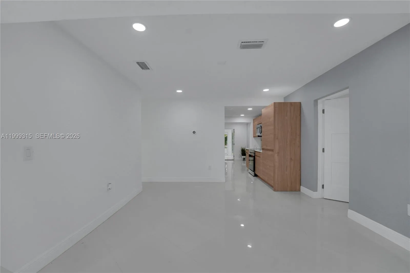 1137 Sw 8th Ave, Fort Lauderdale, Florida 33315, Fort Lauderdale, Florida 33315, 2 Bedrooms Bedrooms, ,2 BathroomsBathrooms,Residential Lease,For Rent,1137 Sw 8th Ave, Fort Lauderdale, Florida 33315,A11999315