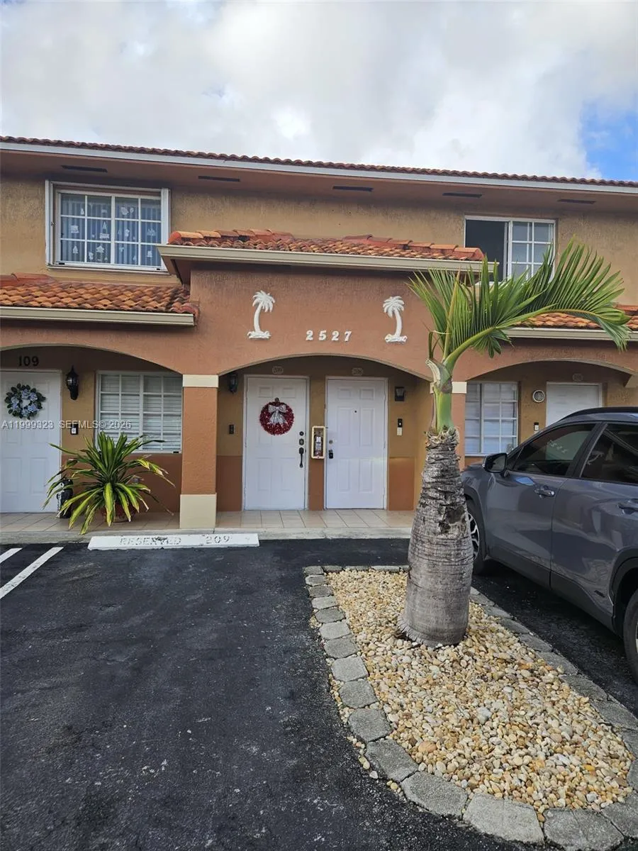 2527 W 76th St 208, Hialeah, Florida 33016, Hialeah, Florida 33016, 3 Bedrooms Bedrooms, ,2 BathroomsBathrooms,Residential Lease,For Rent,2527 W 76th St 208, Hialeah, Florida 33016,A11999323