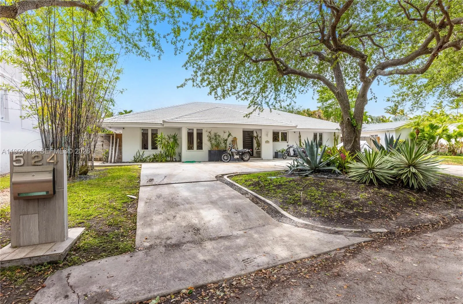 524 Warren Ln, Key Biscayne, Florida 33149, Key Biscayne, Florida 33149, 5 Bedrooms Bedrooms, ,4 BathroomsBathrooms,Residential,For Sale,524 Warren Ln, Key Biscayne, Florida 33149,A11999112