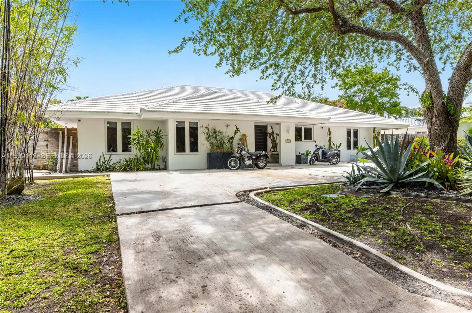 524 Warren Ln, Key Biscayne, Florida 33149, Key Biscayne, Florida 33149, 5 Bedrooms Bedrooms, ,4 BathroomsBathrooms,Residential,For Sale,524 Warren Ln, Key Biscayne, Florida 33149,A11999112