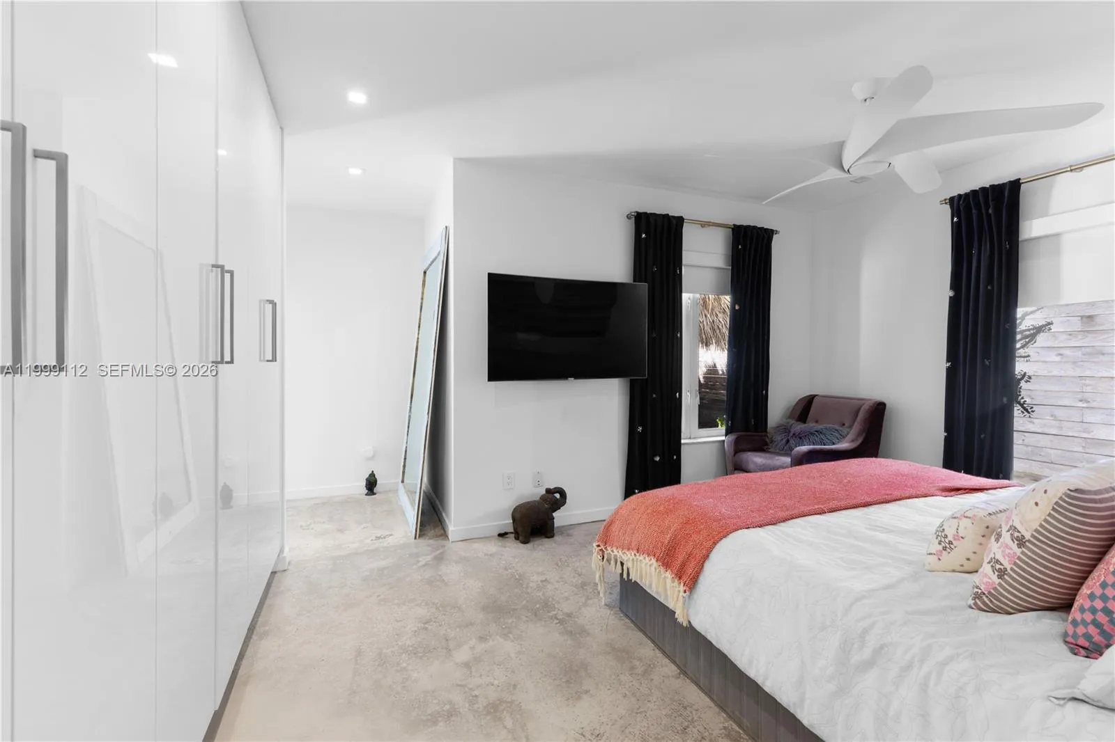 524 Warren Ln, Key Biscayne, Florida 33149, Key Biscayne, Florida 33149, 5 Bedrooms Bedrooms, ,4 BathroomsBathrooms,Residential,For Sale,524 Warren Ln, Key Biscayne, Florida 33149,A11999112