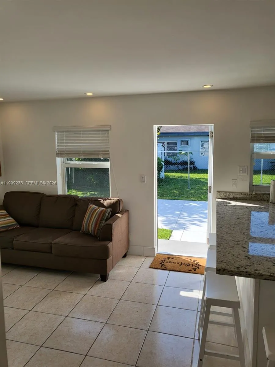 Hollywood, Florida 33024, 1 Bedroom Bedrooms, ,1 BathroomBathrooms,Residential Lease,For Rent,A11999276