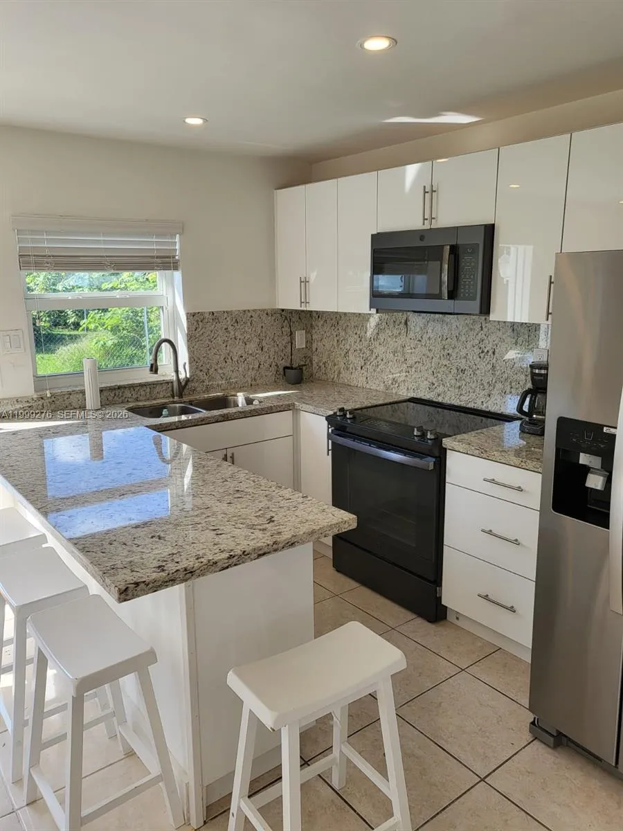 Hollywood, Florida 33024, 1 Bedroom Bedrooms, ,1 BathroomBathrooms,Residential Lease,For Rent,A11999276